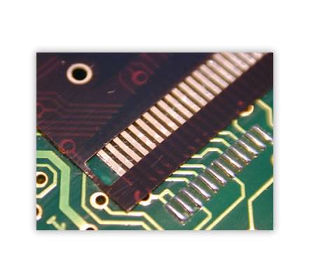 Lötung eines OLED auf einer Leiterplatte.