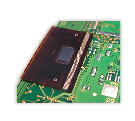 Lötung eines OLED auf einer Leiterplatte.