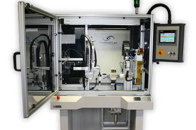 Inline Bügellötsystem auf ASYS Bandsegment für präzise Lötprozesse in integrierten Fertigungslinien.